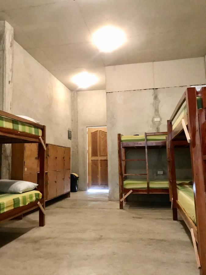 Sharky Hostel Ослоб Экстерьер фото