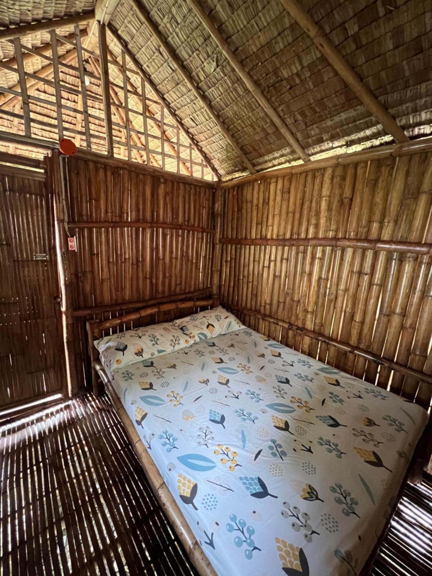 Sharky Hostel Ослоб Экстерьер фото